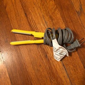 DryBar Mini Tress Press